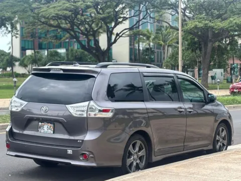 More photos of 2020 Toyota Sienna SE Premium at Aloha Auto Depot LLC., HI
