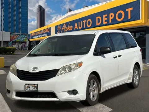 White 2013 Toyota Sienna L for sale in Honolulu, HI