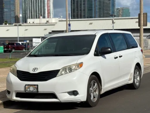 White 2013 Toyota Sienna L for sale in Honolulu, HI