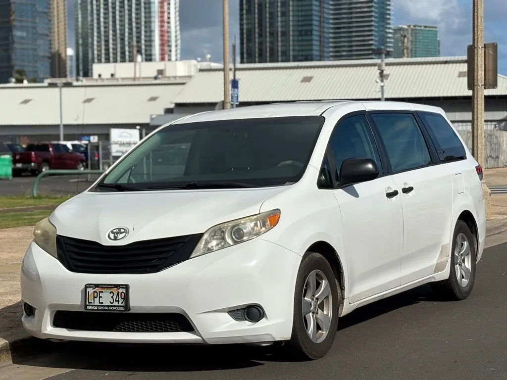 White 2013 Toyota Sienna L for sale in Honolulu, HI