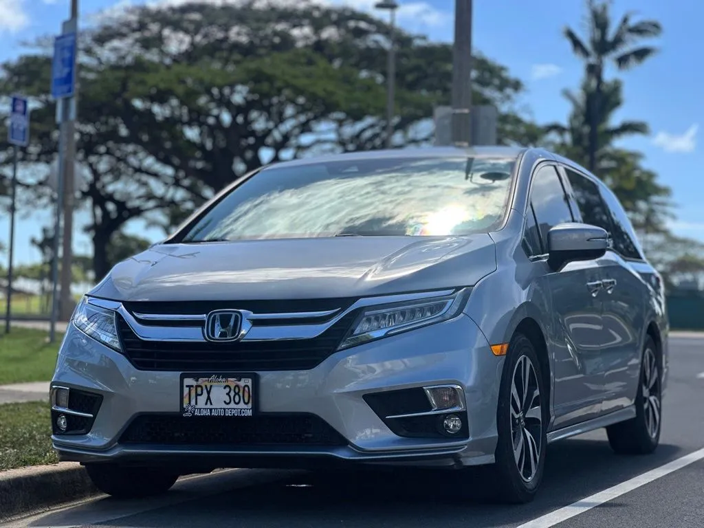 Silver 2018 Honda Odyssey Elite for sale in Honolulu, HI