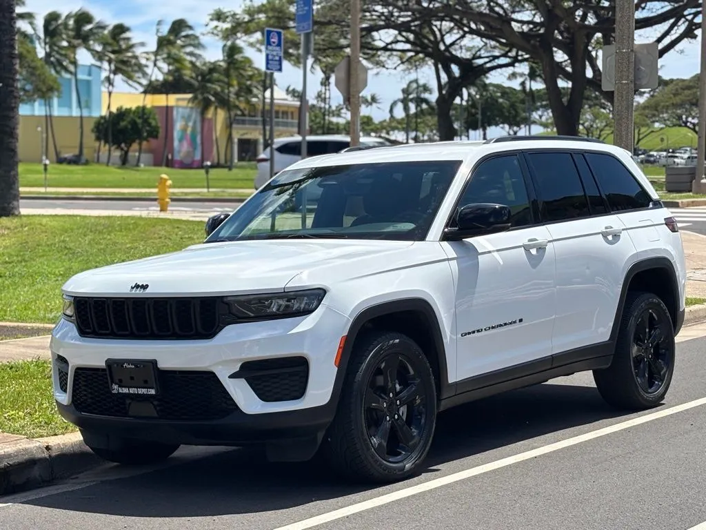 White 2022 Jeep Grand Cherokee Altitude for sale in Honolulu, HI