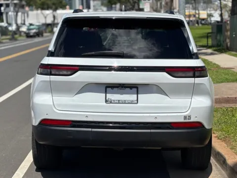 More photos of 2022 Jeep Grand Cherokee Altitude at Aloha Auto Depot LLC., HI