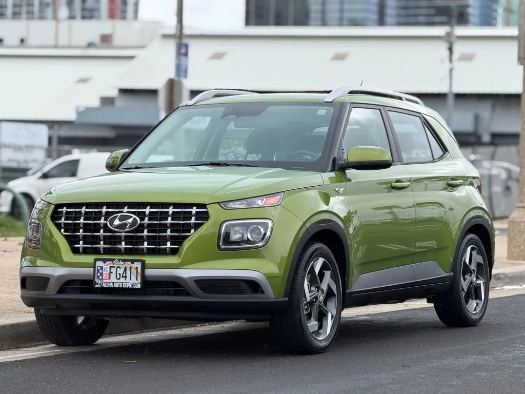 Green 2023 Hyundai Venue SEL for sale in Honolulu, HI