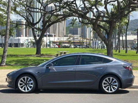 Photos of 2020 Tesla Model 3 Standard Range Plus for sale in Honolulu, HI at Aloha Auto Depot LLC.