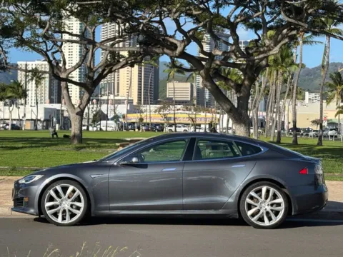 Photos of 2016 Tesla Model S 60 for sale in Honolulu, HI at Aloha Auto Depot LLC.