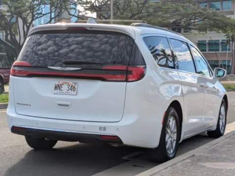 More photos of 2022 Chrysler Pacifica Touring L at Aloha Auto Depot LLC., HI