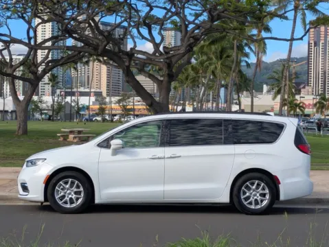 Photos of 2022 Chrysler Pacifica Touring L for sale in Honolulu, HI at Aloha Auto Depot LLC.