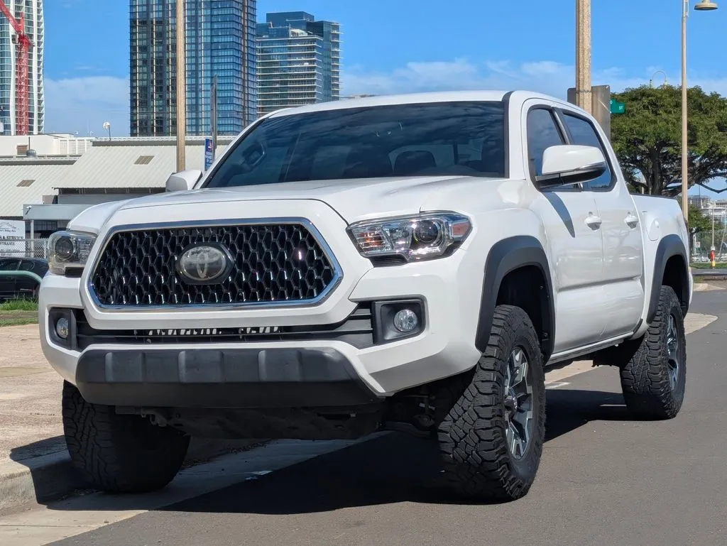 White 2018 Toyota Tacoma TRD Off-Road for sale in Honolulu, HI