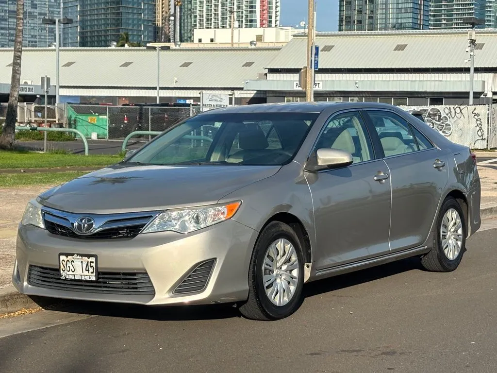 Beige 2014 Toyota Camry SE for sale in Honolulu, HI