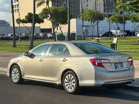 Another view of 2014 Toyota Camry SE for sale in Honolulu, HI at Aloha Auto Depot LLC.