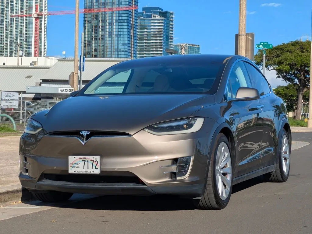2016 Tesla Model X's photo