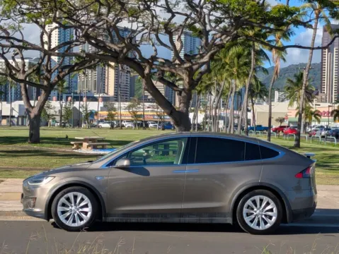 Photos of 2016 Tesla Model X 90D for sale in Honolulu, HI at Aloha Auto Depot LLC.
