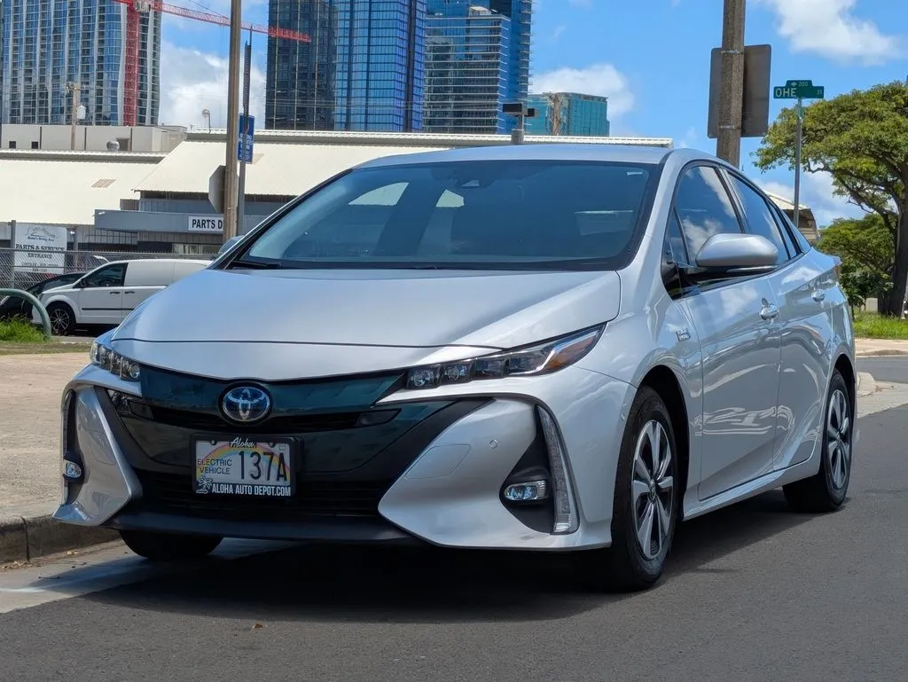 Silver 2017 Toyota Prius Prime Advanced for sale in Honolulu, HI