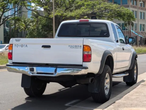 More photos of 2004 Toyota Tacoma PreRunner at Aloha Auto Depot LLC., HI
