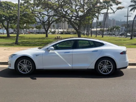 Photos of 2013 Tesla Model S for sale in Honolulu, HI at Aloha Auto Depot LLC.