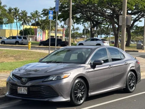 Gray 2019 Toyota Camry Hybrid LE for sale in Honolulu, HI