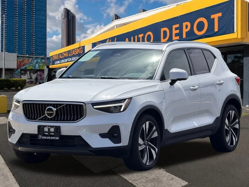 White 2023 Volvo XC40 B4 Plus Bright Theme for sale in Honolulu, HI