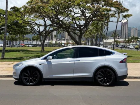 Photos of 2017 Tesla Model X 90D for sale in Honolulu, HI at Aloha Auto Depot LLC.