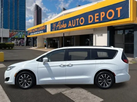 Photos of 2018 Chrysler Pacifica Touring L for sale in Honolulu, HI at Aloha Auto Depot LLC.