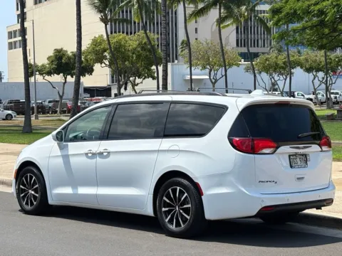 Another view of 2018 Chrysler Pacifica Touring L for sale in Honolulu, HI at Aloha Auto Depot LLC.