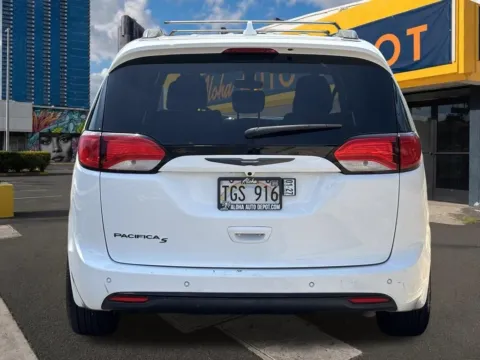 More photos of 2018 Chrysler Pacifica Touring L at Aloha Auto Depot LLC., HI
