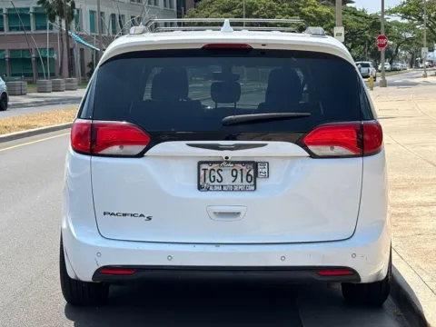 More photos of 2018 Chrysler Pacifica Touring L at Aloha Auto Depot LLC., HI
