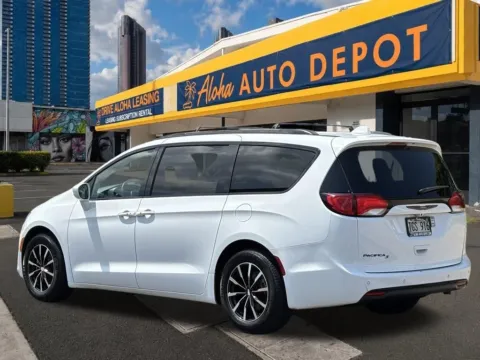 Another view of 2018 Chrysler Pacifica Touring L for sale in Honolulu, HI at Aloha Auto Depot LLC.