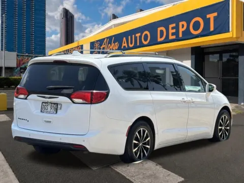 More photos of 2018 Chrysler Pacifica Touring L at Aloha Auto Depot LLC., HI