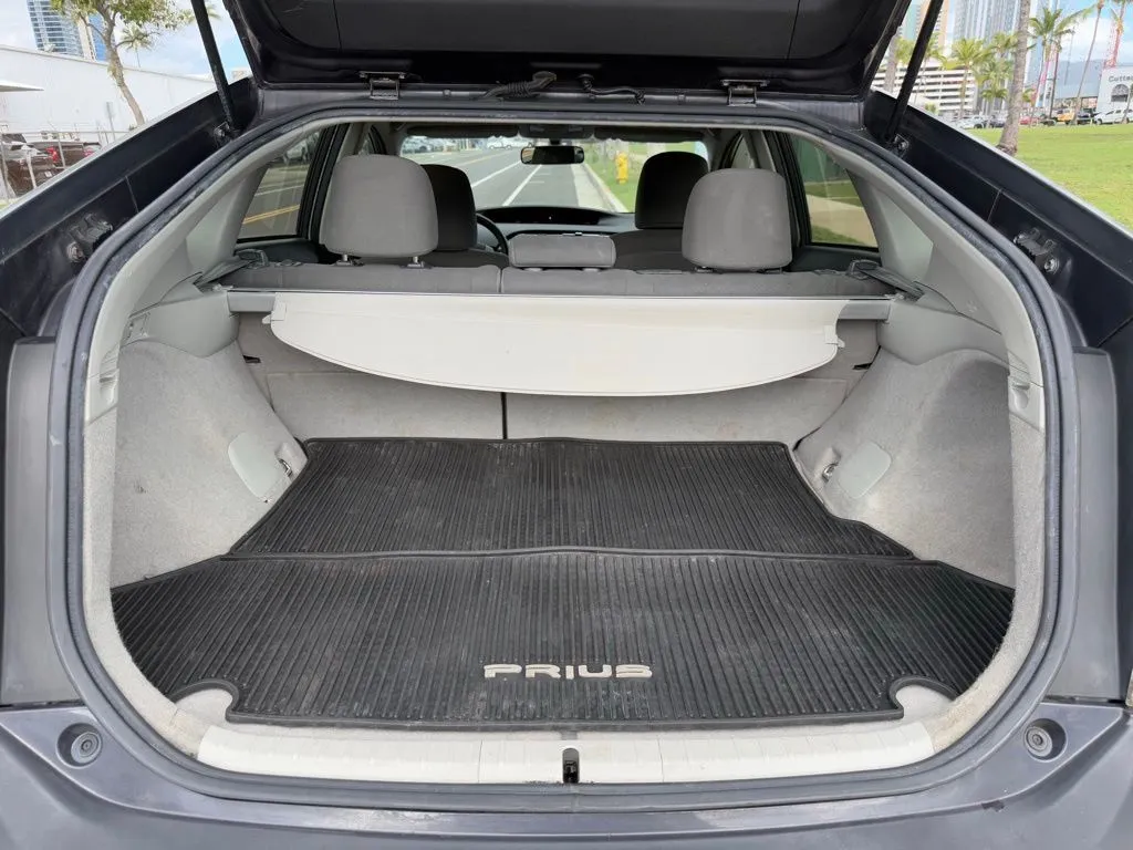 2013 Toyota Prius One - Photo 17