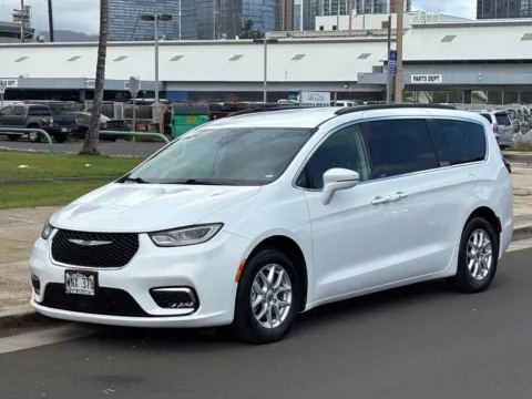 White 2022 Chrysler Pacifica Touring L for sale in Honolulu, HI