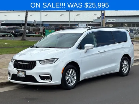 White 2022 Chrysler Pacifica Touring L for sale in Honolulu, HI