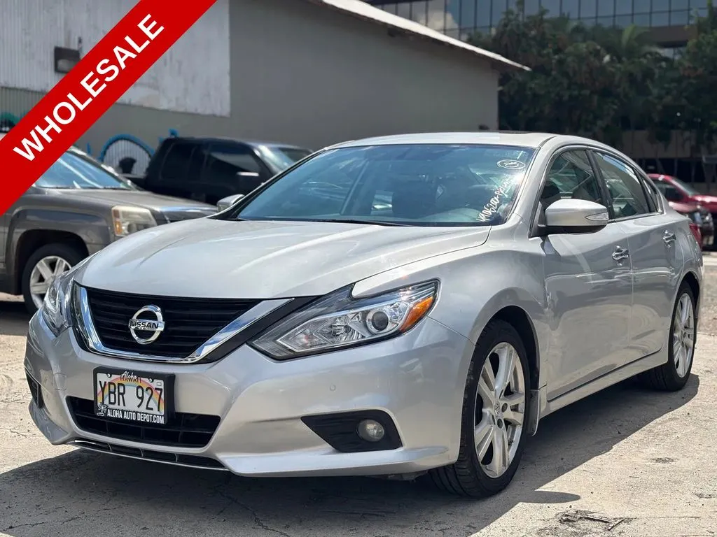 Silver 2016 Nissan Altima 3.5 SL for sale in Honolulu, HI