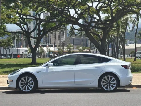 Photos of 2018 Tesla Model 3 Long Range for sale in Honolulu, HI at Aloha Auto Depot LLC.