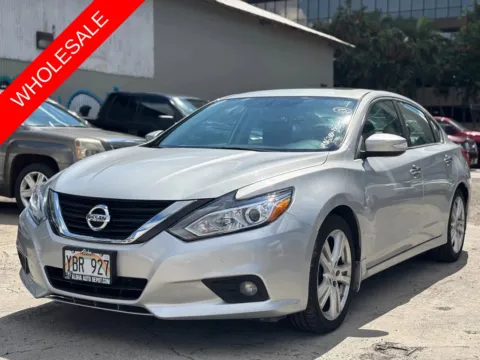 Silver 2016 Nissan Altima 3.5 SL for sale in Honolulu, HI