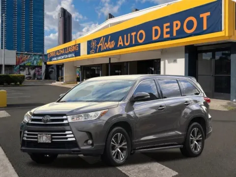 Gray 2017 Toyota Highlander LE for sale in Honolulu, HI