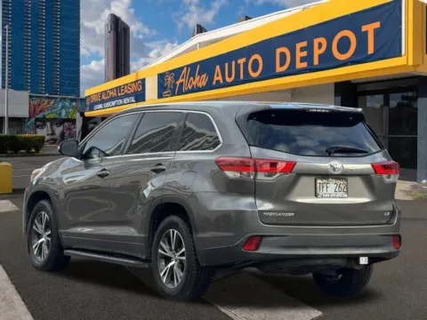 Another view of 2017 Toyota Highlander LE for sale in Honolulu, HI at Aloha Auto Depot LLC.