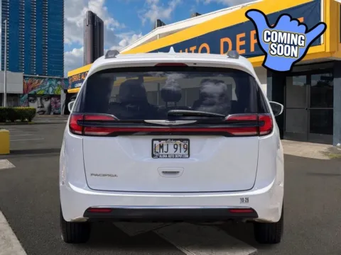 More photos of 2022 Chrysler Pacifica Touring L at Aloha Auto Depot LLC., HI
