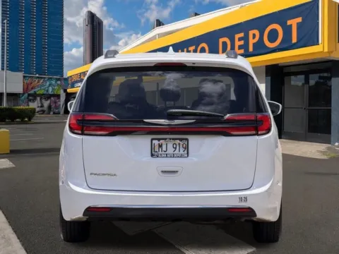 More photos of 2022 Chrysler Pacifica Touring L at Aloha Auto Depot LLC., HI