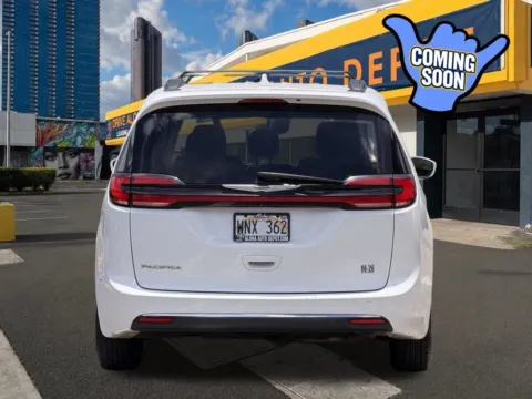 More photos of 2022 Chrysler Pacifica Touring L at Aloha Auto Depot LLC., HI