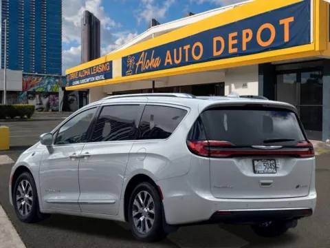 Another view of 2021 Chrysler Pacifica Hybrid Pinnacle for sale in Honolulu, HI at Aloha Auto Depot LLC.