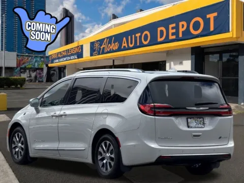 Another view of 2021 Chrysler Pacifica Hybrid Pinnacle for sale in Honolulu, HI at Aloha Auto Depot LLC.