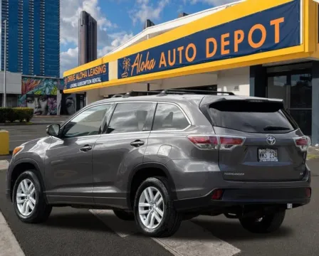 Another view of 2015 Toyota Highlander LE V6 for sale in Honolulu, HI at Aloha Auto Depot LLC.