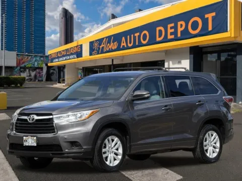 Gray 2015 Toyota Highlander LE V6 for sale in Honolulu, HI