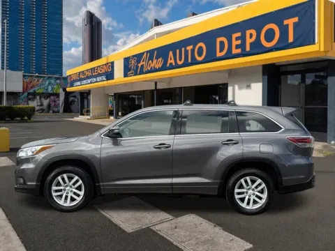 Photos of 2015 Toyota Highlander LE V6 for sale in Honolulu, HI at Aloha Auto Depot LLC.
