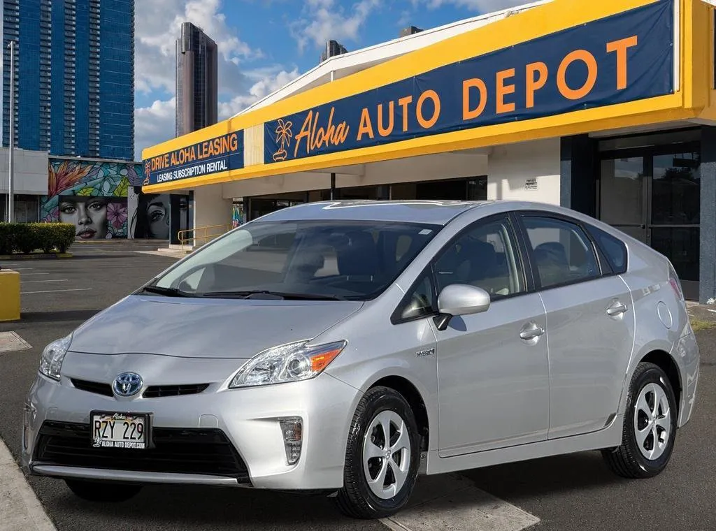 Silver 2013 Toyota Prius Two for sale in Honolulu, HI