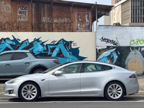 Photos of 2017 Tesla Model S 75 for sale in Honolulu, HI at Aloha Auto Depot LLC.