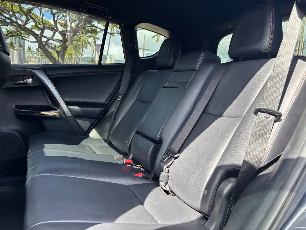 2018 Toyota RAV4 SE - Photo 10