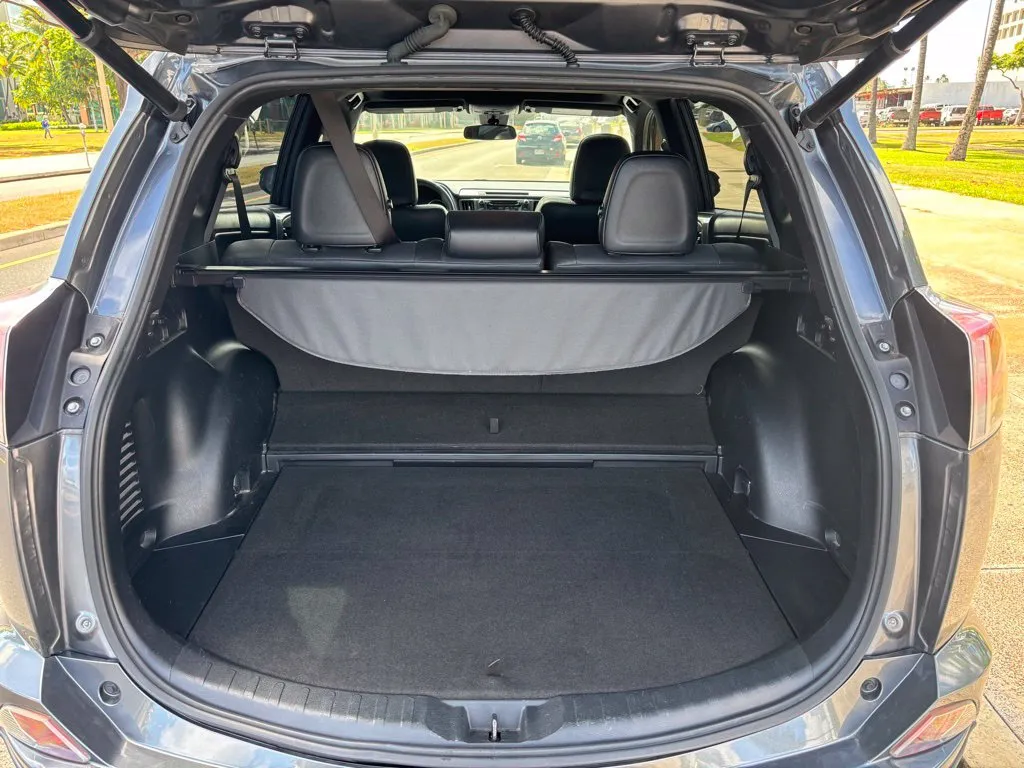 2018 Toyota RAV4 SE - Photo 13