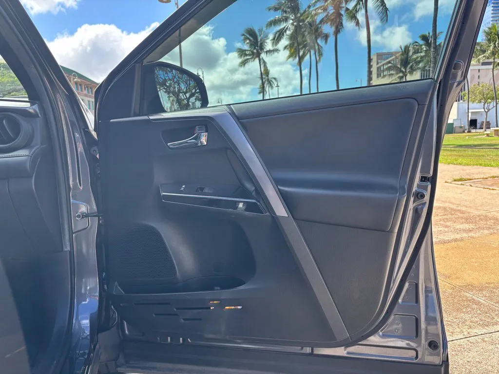 2018 Toyota RAV4 SE - Photo 15